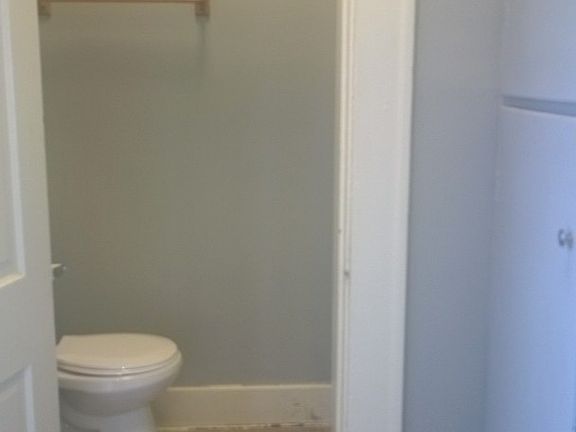 2nd image of 620-622 S 10th St