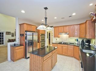 5 Regal Ct, Monroe Township, NJ 08831