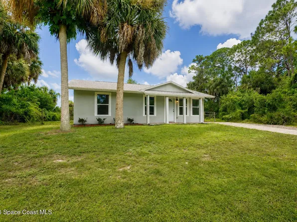 1076 Ivanhoe St NW, Palm Bay, FL 32907