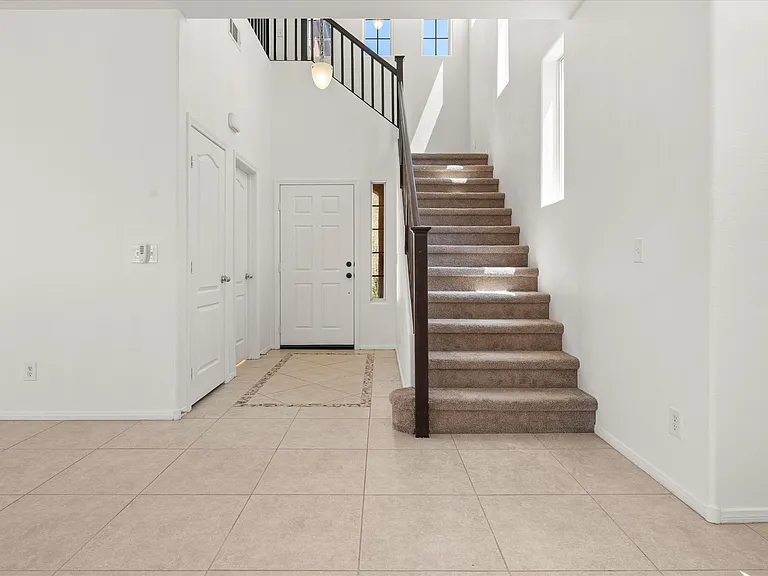 5185 Silent Valley Ave — Photo 2