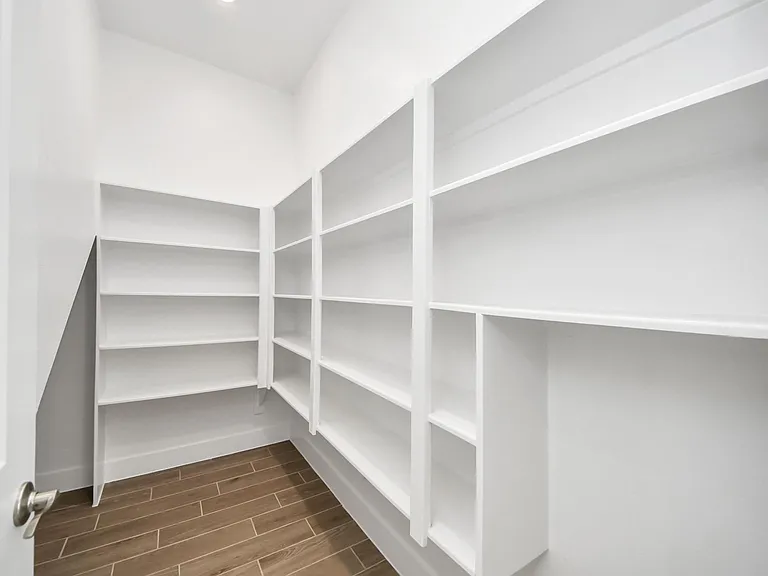 25026 Midnight Willow — Photo 18