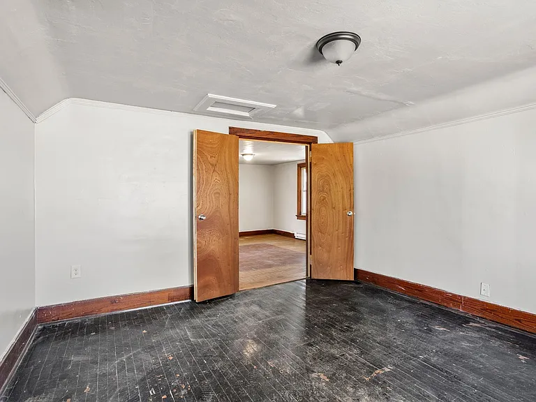 1100 N Van Buren St — Photo 5