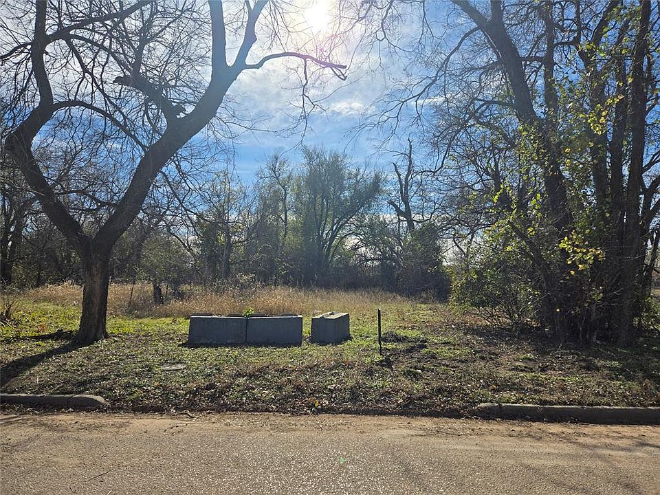 2nd image of 316 SW 14th St Lot 9 & 10
