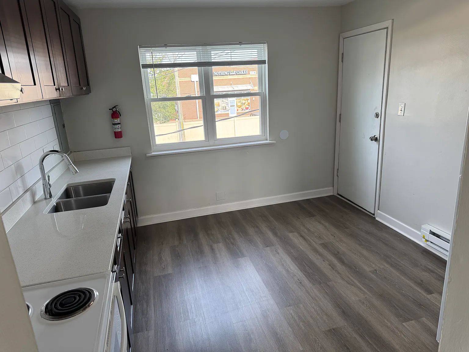 2 bed, 1000 sqft, $1,700 — Photo 2