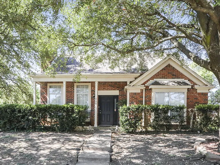 928 Eagle Dr — Photo 1
