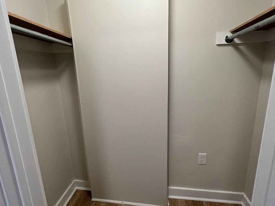 LOTS OF CLOSET SPACE