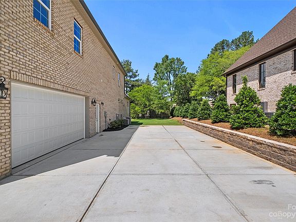 5th image of 809 Angels Peak Dr