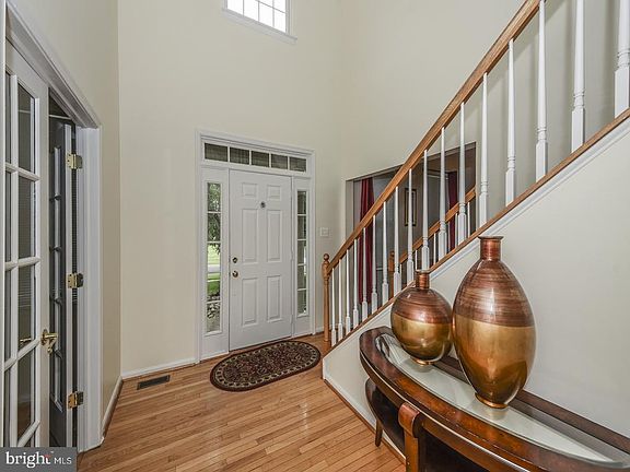 5th image of 307 Crittenden Dr