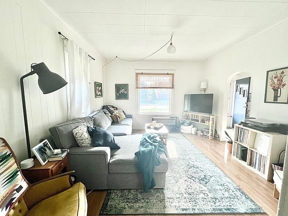 2nd image of 4323 Fisher St
