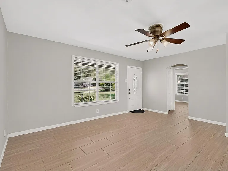 2307 Galway St — Photo 7