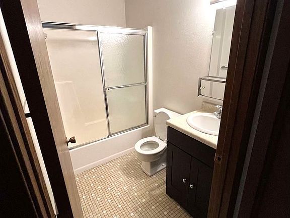 5th image of 2536 Spooner Ave #102