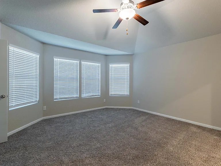 1120 Eagle Xing — Photo 15