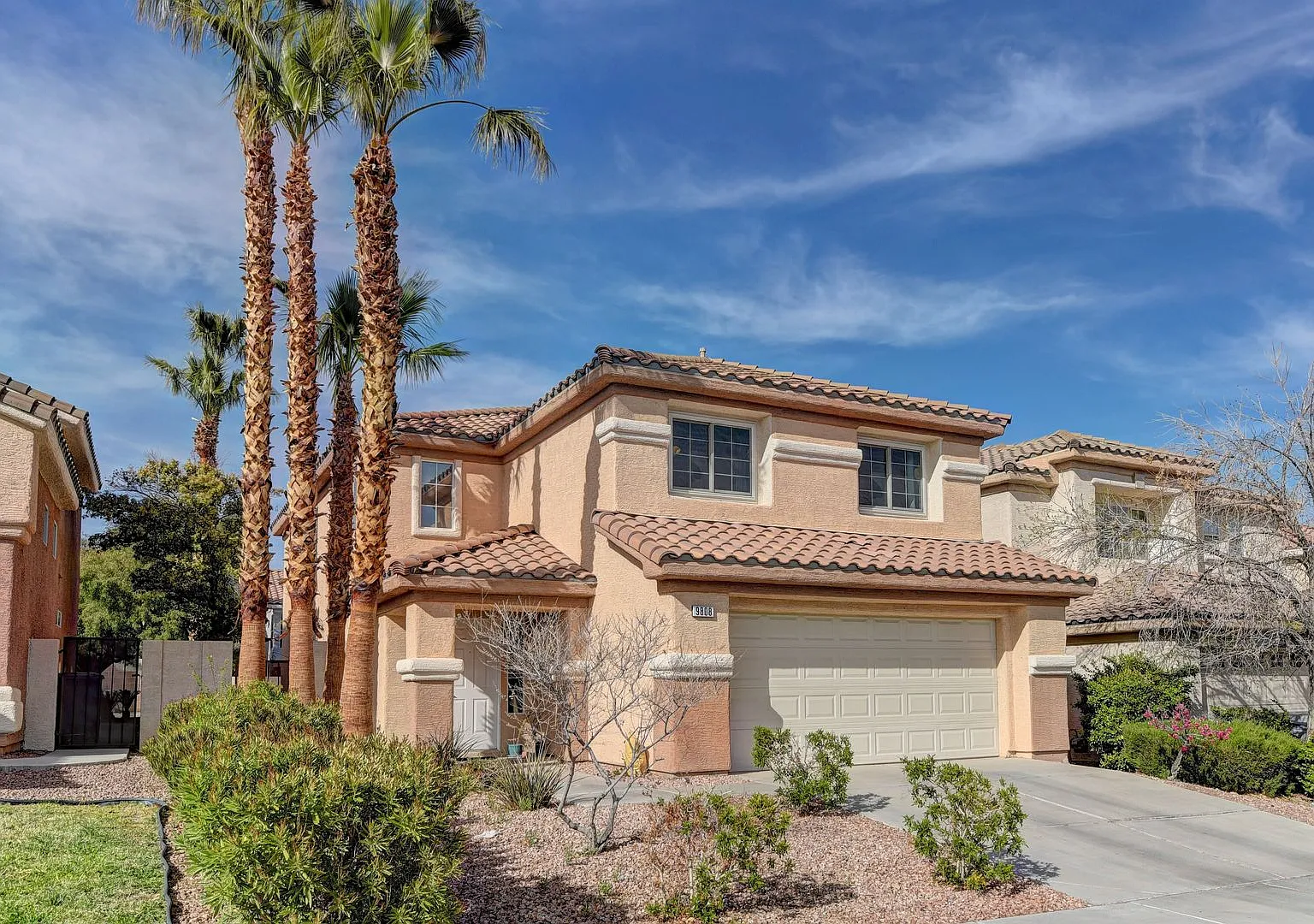 Beautiful remodeled home with pool! — Photo 2