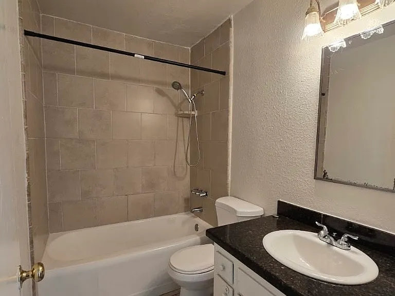 4431 E Hedges Ave #C — Photo 9