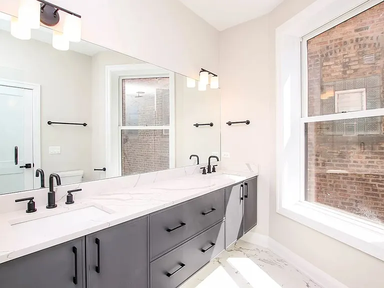 1225 W Addison St #3 — Photo 9