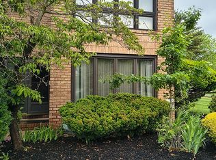 101 Willowbrook Dr, North Brunswick, NJ 08902