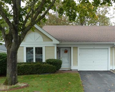 8 Amagansett Ct, Ridge, NY, 11961