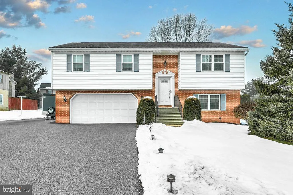 318 Kendale Rd photo 1