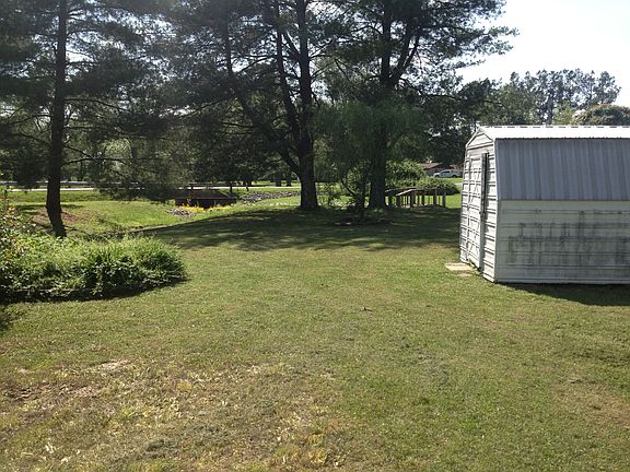 2nd image of 435 Brown Ln