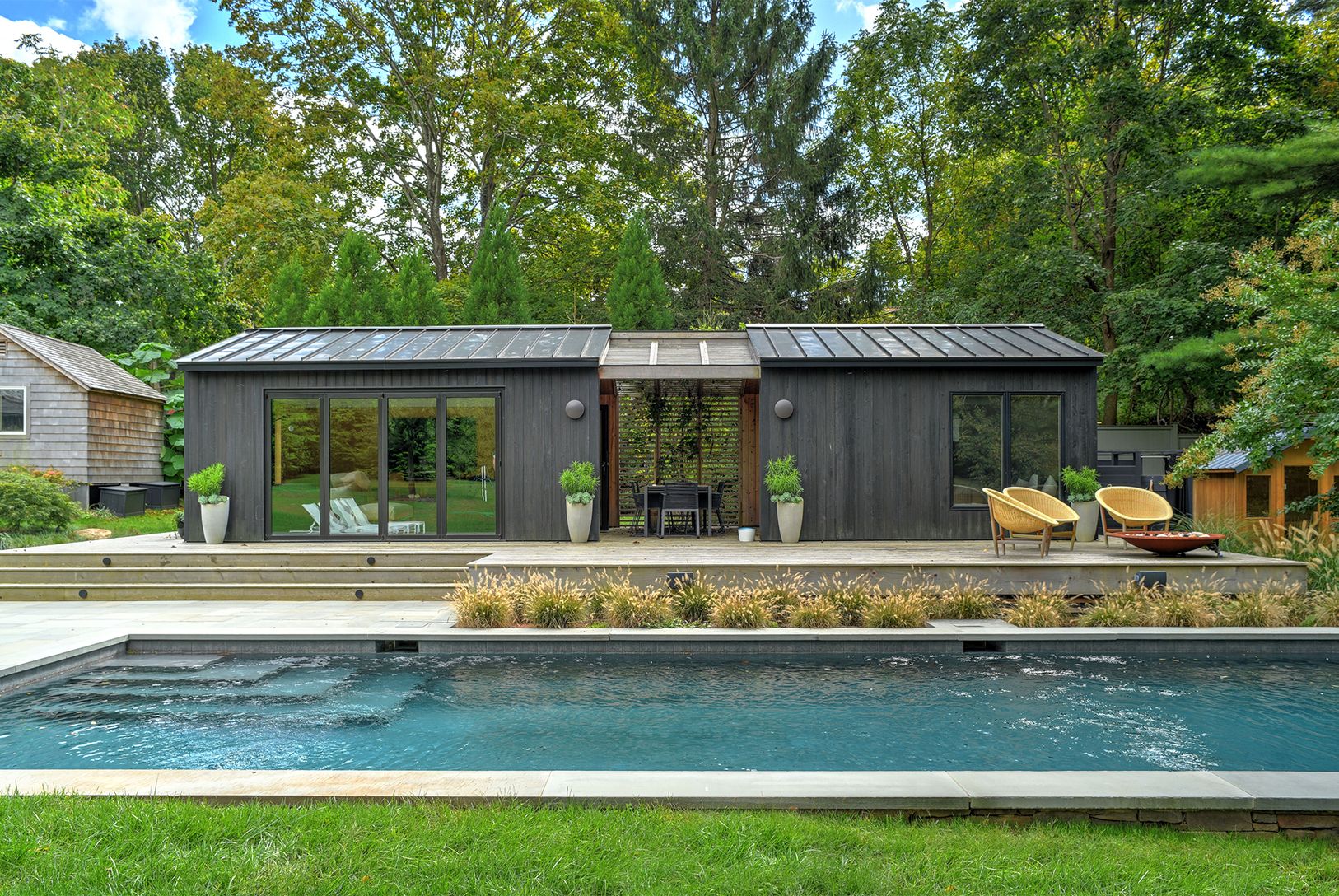  Ultra minimalist pool house 