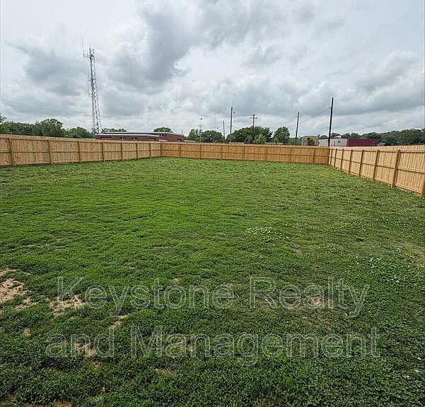 605 Colonette Dr — Photo 2