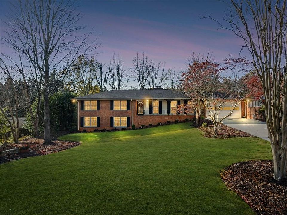 1st image of 2667 Fontainebleau Dr