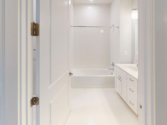 Arlington Full Bath