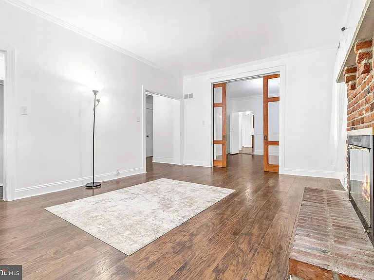 224 E Washington St — Photo 5
