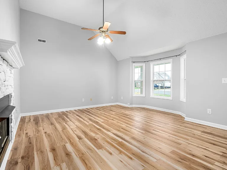 1626 Autumn Dr — Photo 6