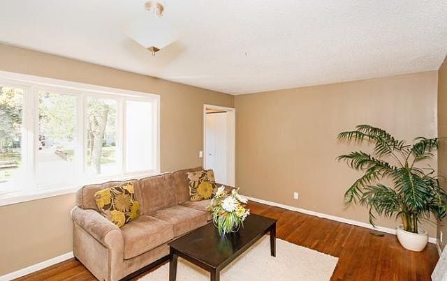 2nd image of 4721 Upland Crst NE