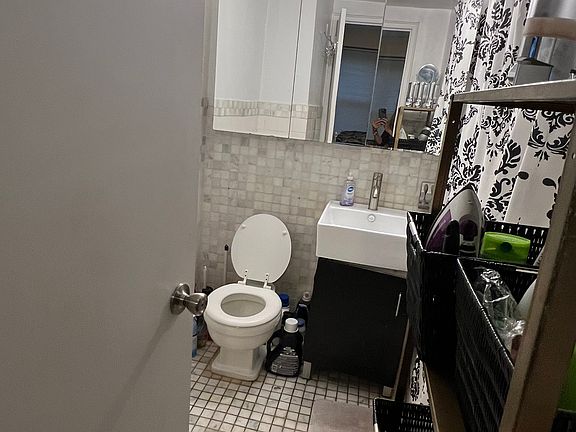 5th image of 166 E 35th St APT 16D