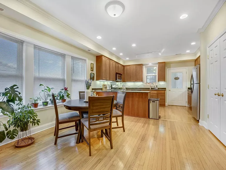1250 W Rosedale Ave #2W — Photo 6