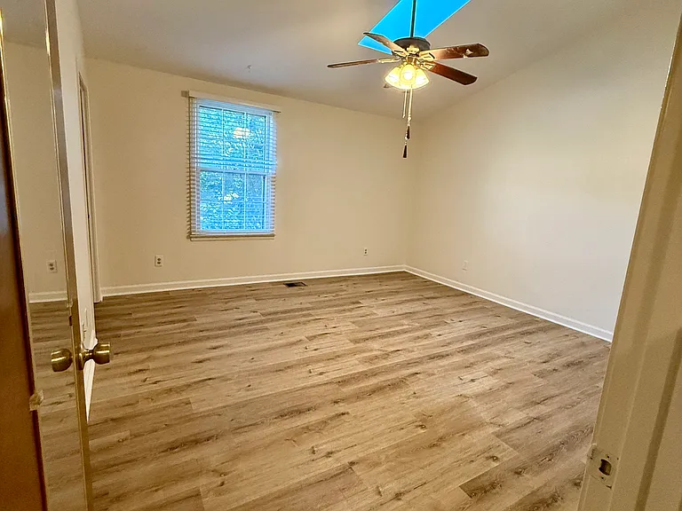 119 Lakebrink Dr — Photo 17