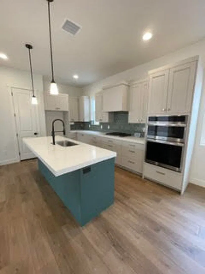 Beautiful Single Home with Warmth, Space & Modern Style In Desert Color! — Photo 2