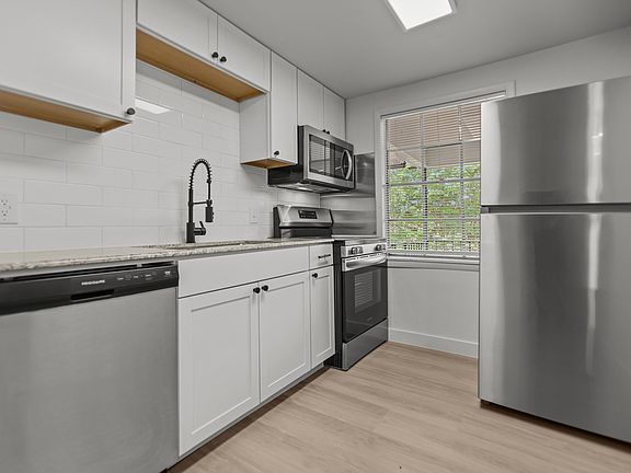 5th image of 517 W Houston St #515