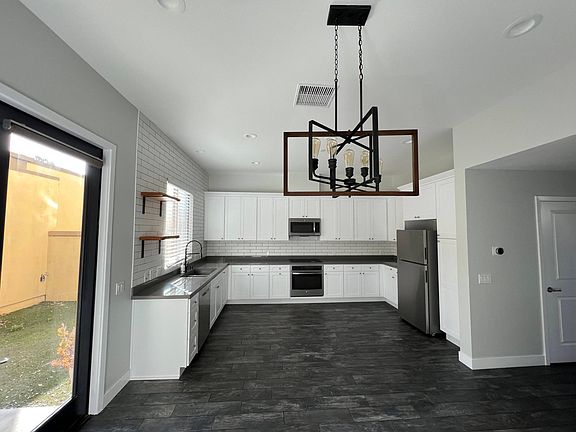 3rd image of 808 E Santa Ana Blvd