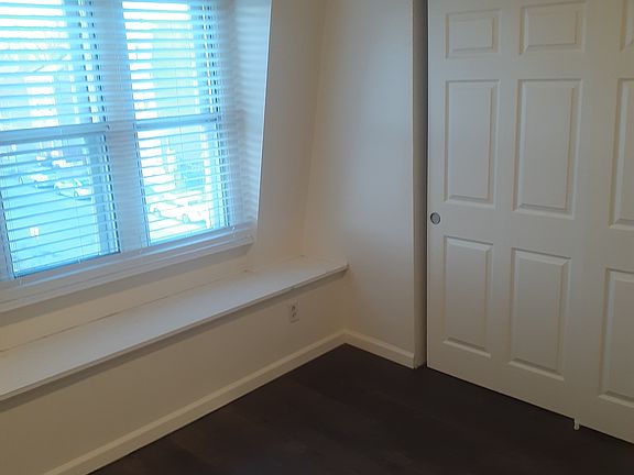5th image of 1900 Mallinckrodt St #C