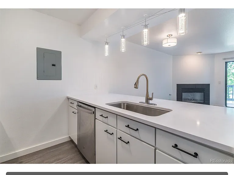 2727 Folsom St #211 — Photo 5