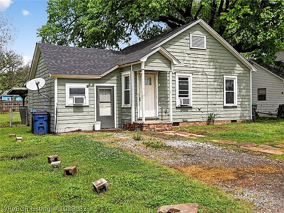 3rd image of 4509 Howell Ave