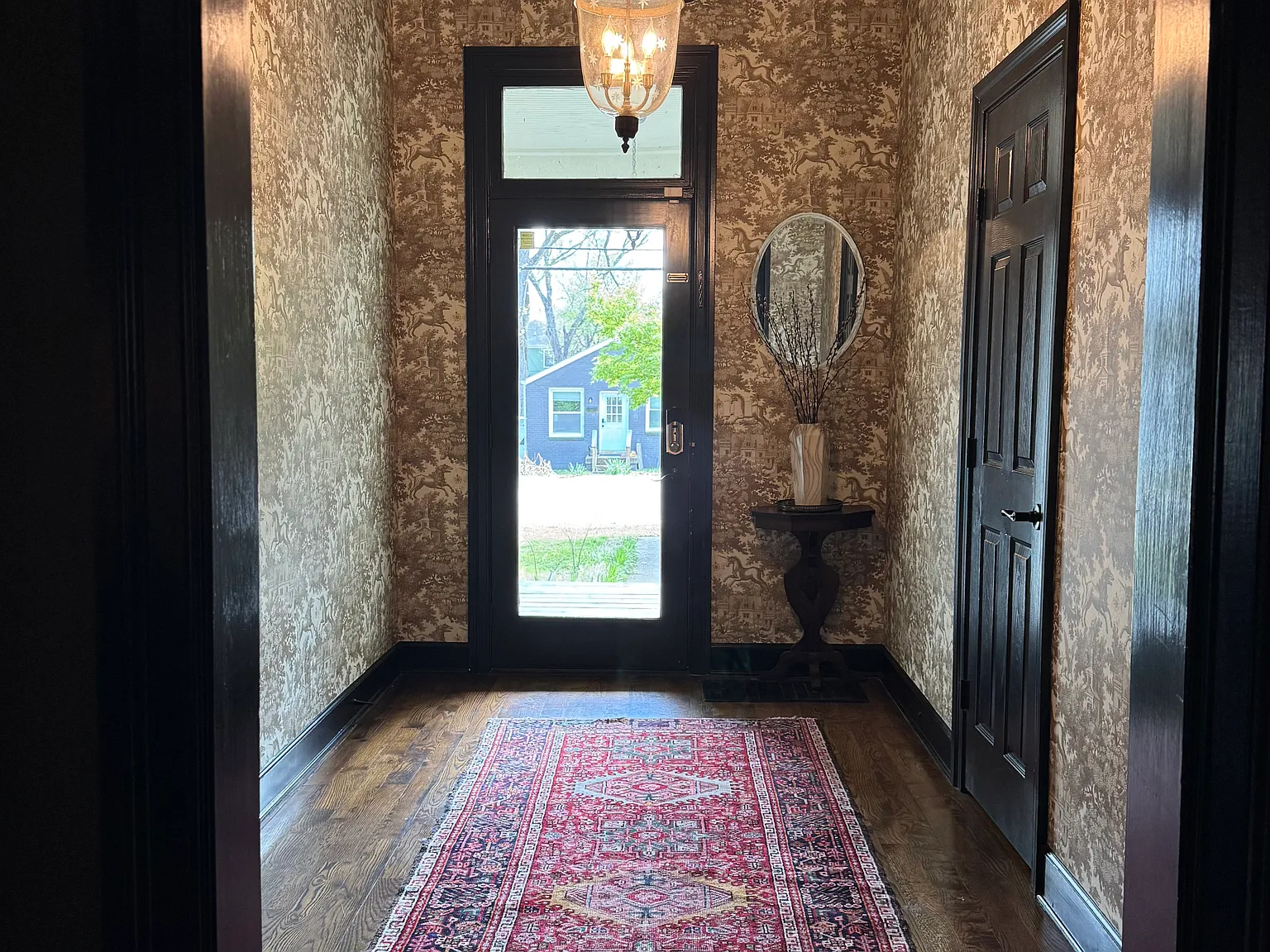 4 bed, 2400 sqft, $5,200 — Photo 2
