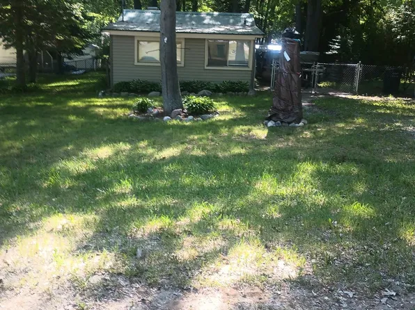 4910 Edgewood Dr, Harrison, MI 48625