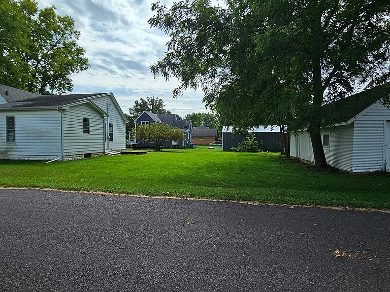 415 N Maple Ave — Photo 5