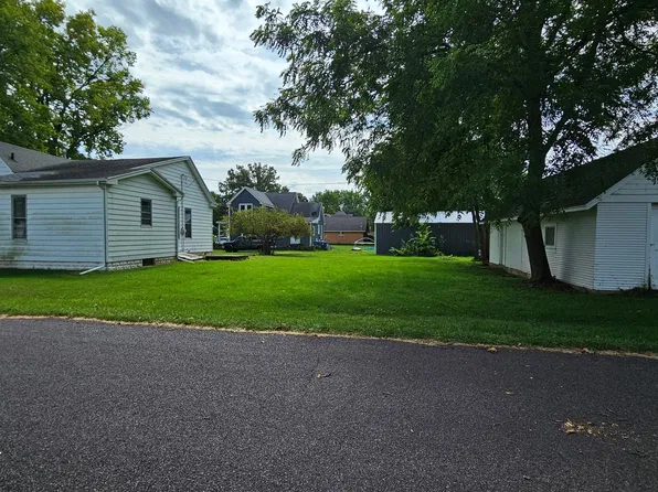 415 N Maple Ave, Minier, IL 61759