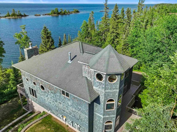 9477 Goodell Rd, Eagle Harbor, MI 49950