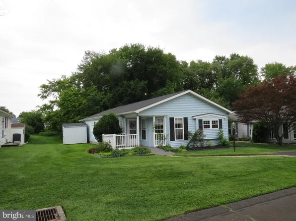 481 Goldenrod Xing W, New Hope, PA 18938