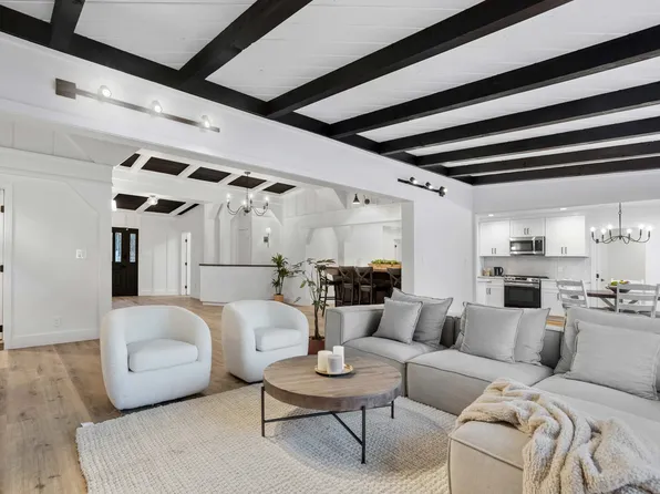 19119 Ingomar St, Reseda, CA 91335