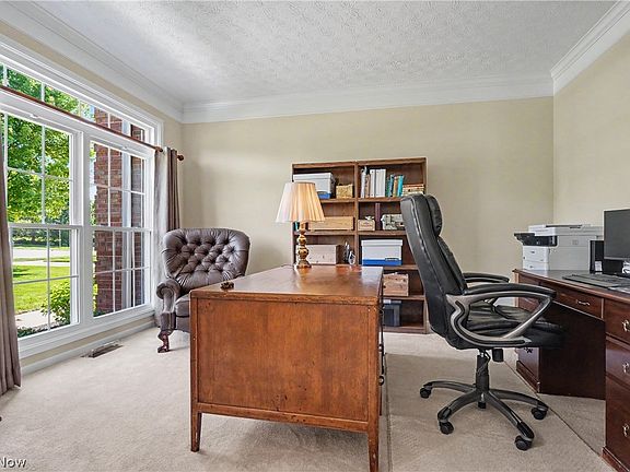 4th image of 975 W Parkway Blvd