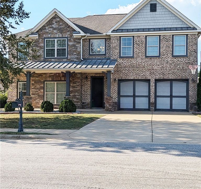 1st image of 679 Cotswold Way