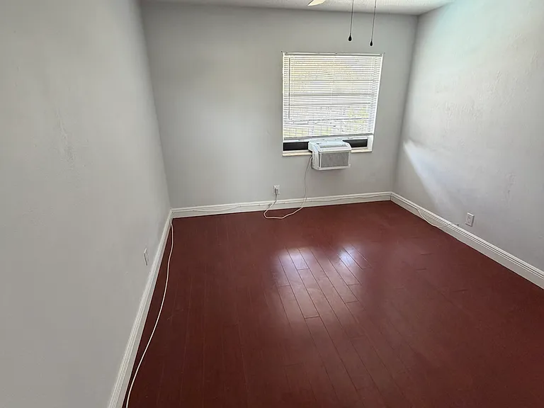 1801 SE 4th St #8 — Photo 9