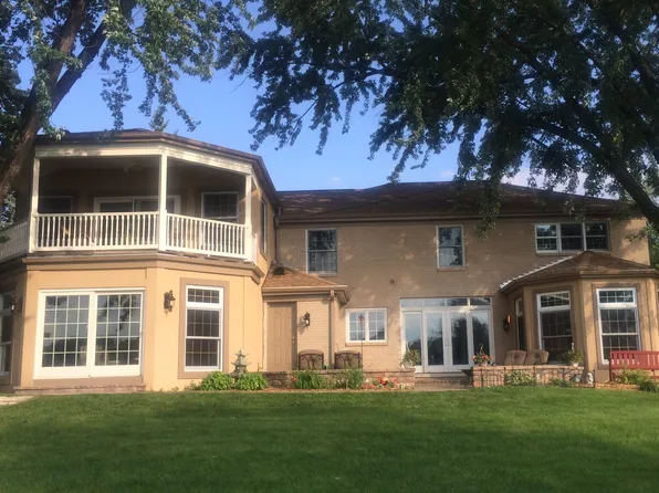 1520 Lake Shore Dr S, Barrington, IL 60010